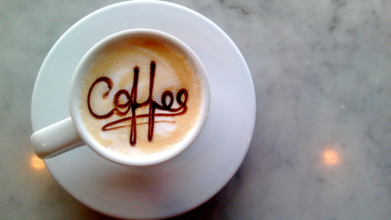 Hoeveel koppen koffie per dag is gezond voor je?